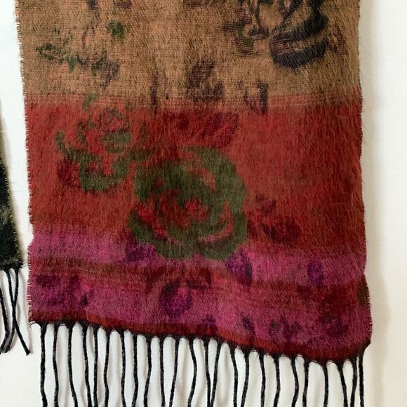 Collection Eighteen dark green/red scarf, soft and warm, fringes - Picture 3 of 5